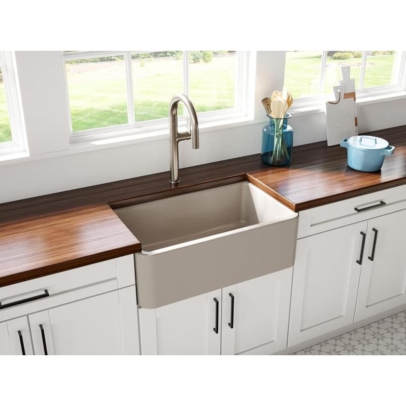 LaToscana 30" x 18" Reversible Farmhouse Fireclay Sink - 30" x 18" x 10"