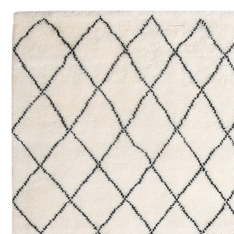 Handmade Trellis Wool Rug (India) - 8' x 10'