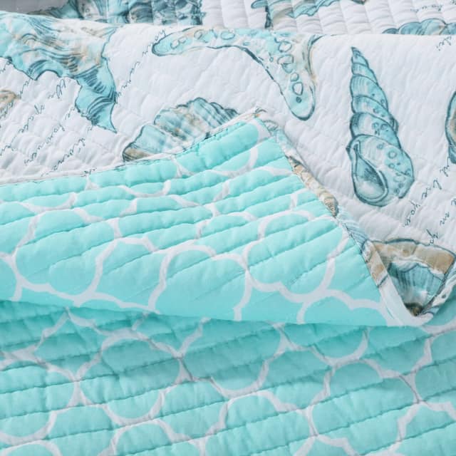 Barefoot Bungalow Cruz Oversized Coastal Quilt and Pillow Sham Set