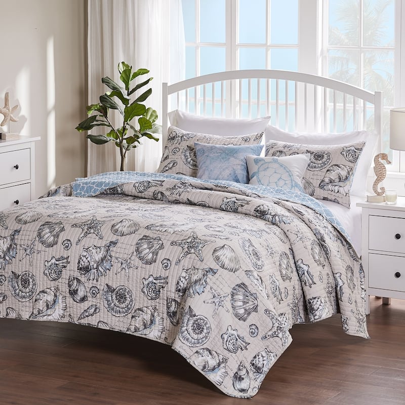 Barefoot Bungalow Cruz Oversized Coastal Quilt and Pillow Sham Set