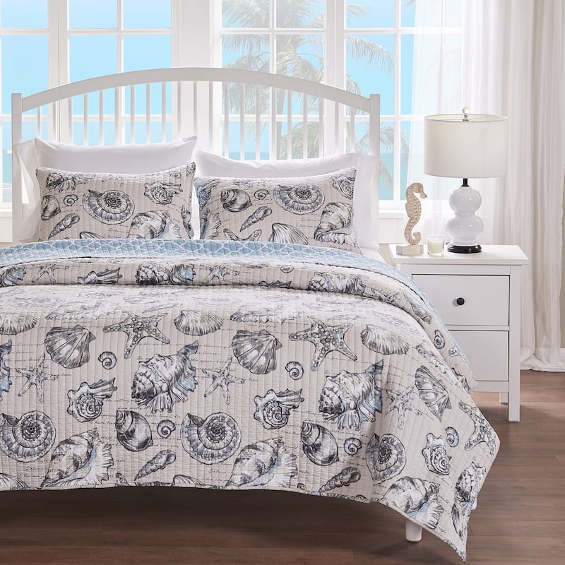 Barefoot Bungalow Cruz Oversized Coastal Quilt and Pillow Sham Set