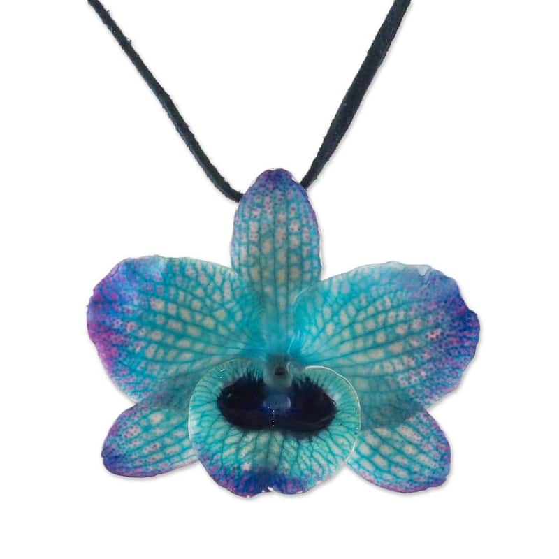 Handmade Natural Orchid 'Natural Feeling in Midnight' Necklace (Thailand)