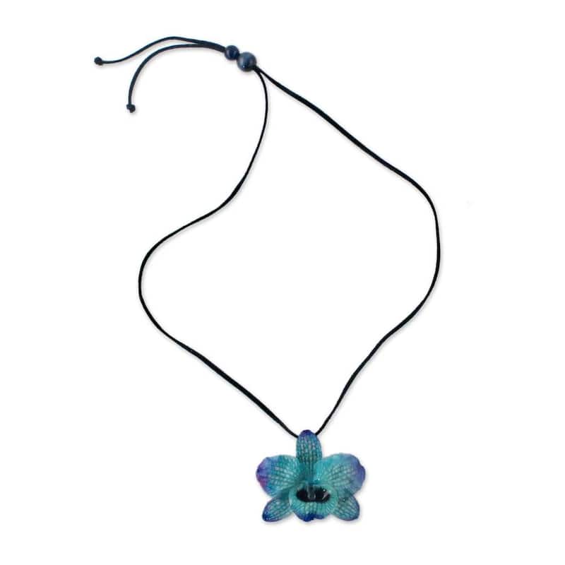 Handmade Natural Orchid 'Natural Feeling in Midnight' Necklace (Thailand)