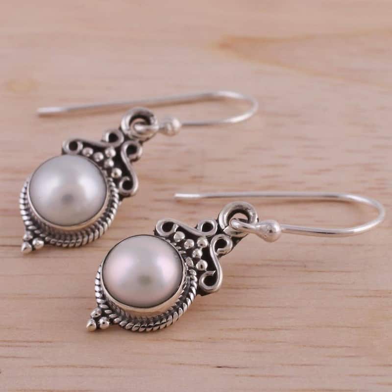 Handmade Sterling Silver 'Glossy Charm' Cultured Pearl Earrings (9 mm) (India) - 1.2*0.4