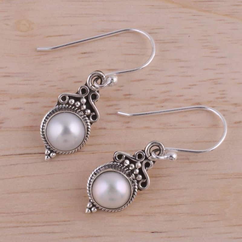 Handmade Sterling Silver 'Glossy Charm' Cultured Pearl Earrings (9 mm) (India) - 1.2*0.4