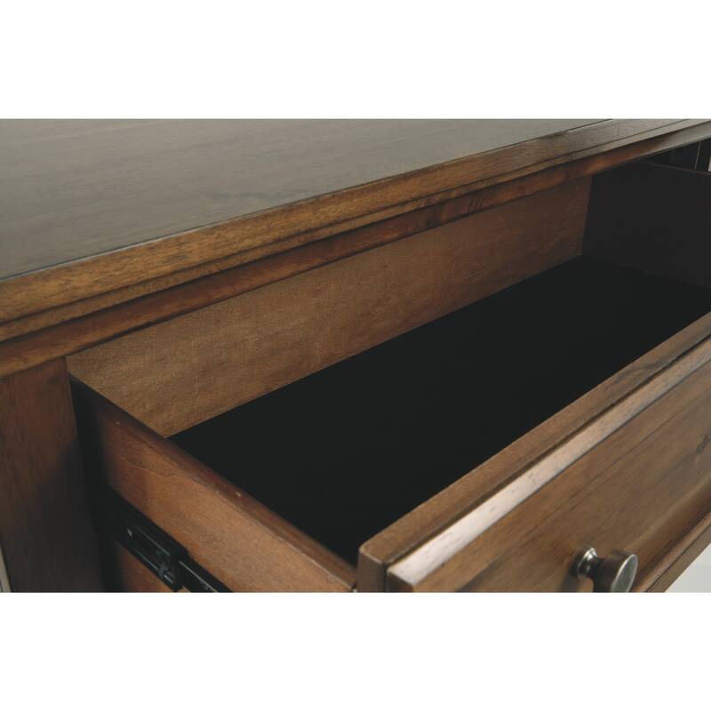 Flynnter Medium Brown 5-drawer Chest