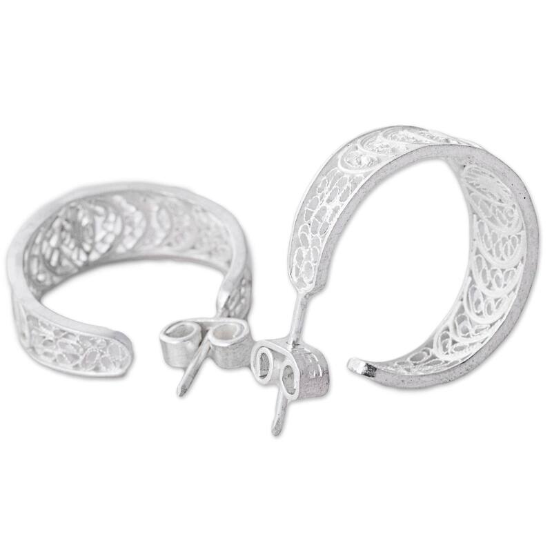Handmade Silver 'Sparkling Crescents' Earrings (Peru) - 0.8L*0.3W