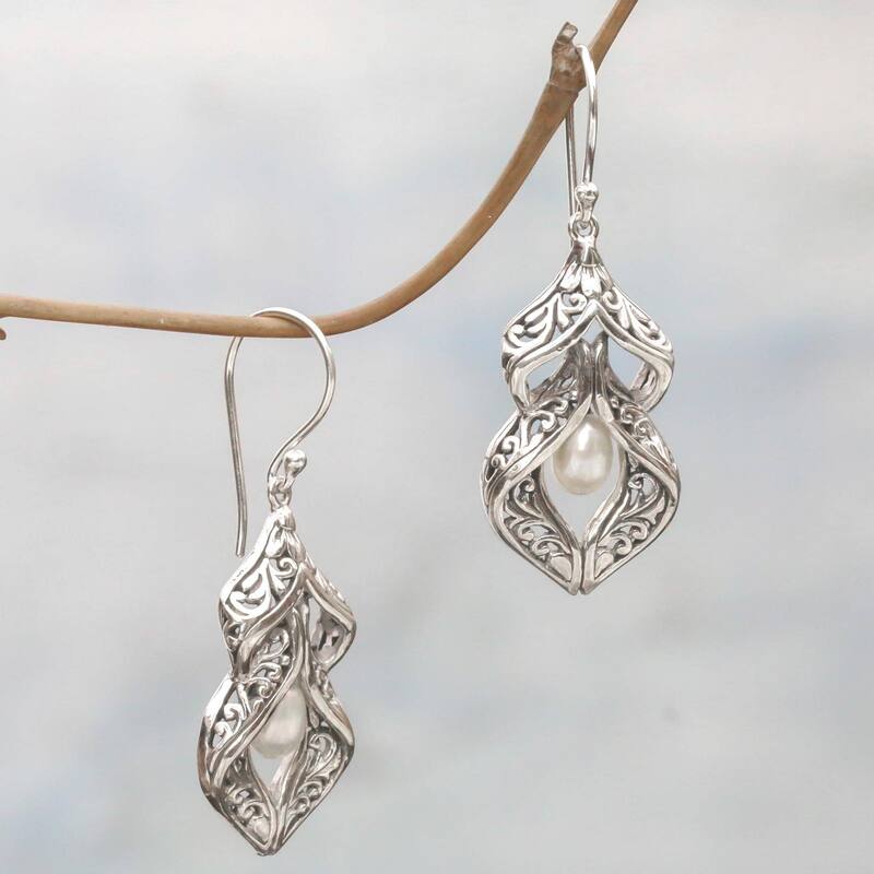 Handmade Sterling Silver Cultured Pearl Earrings (Indonesia) - 1.8*0.7