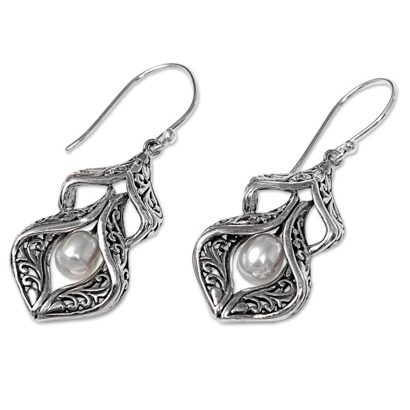 Handmade Sterling Silver Cultured Pearl Earrings (Indonesia) - 1.8*0.7
