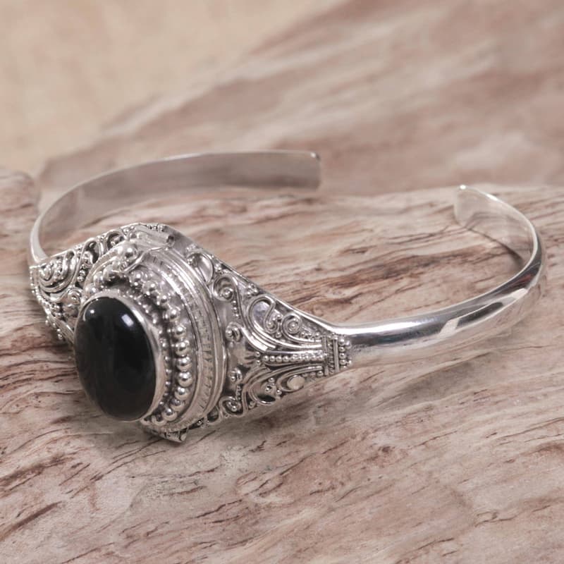 Handmade Sterling Silver Deep Gaze Onyx Bracelet (Indonesia)