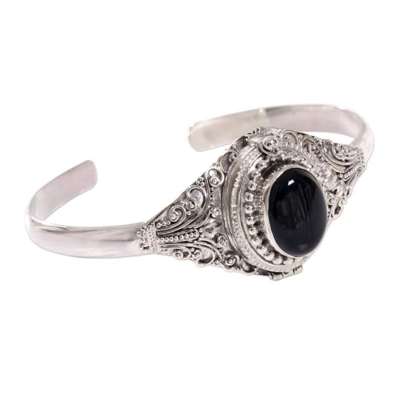 Handmade Sterling Silver Deep Gaze Onyx Bracelet (Indonesia)