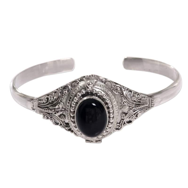 Handmade Sterling Silver Deep Gaze Onyx Bracelet (Indonesia)