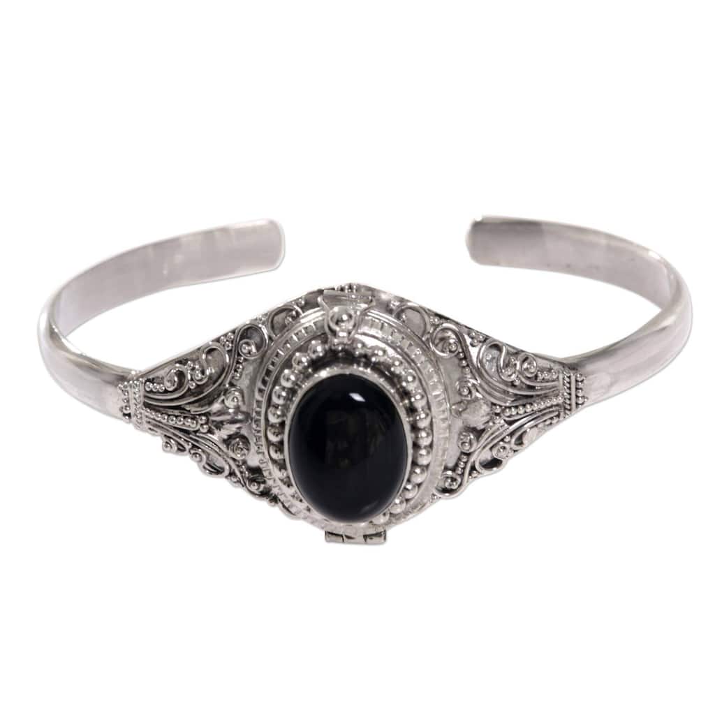 Handmade Sterling Silver Deep Gaze Onyx Bracelet (Indonesia)