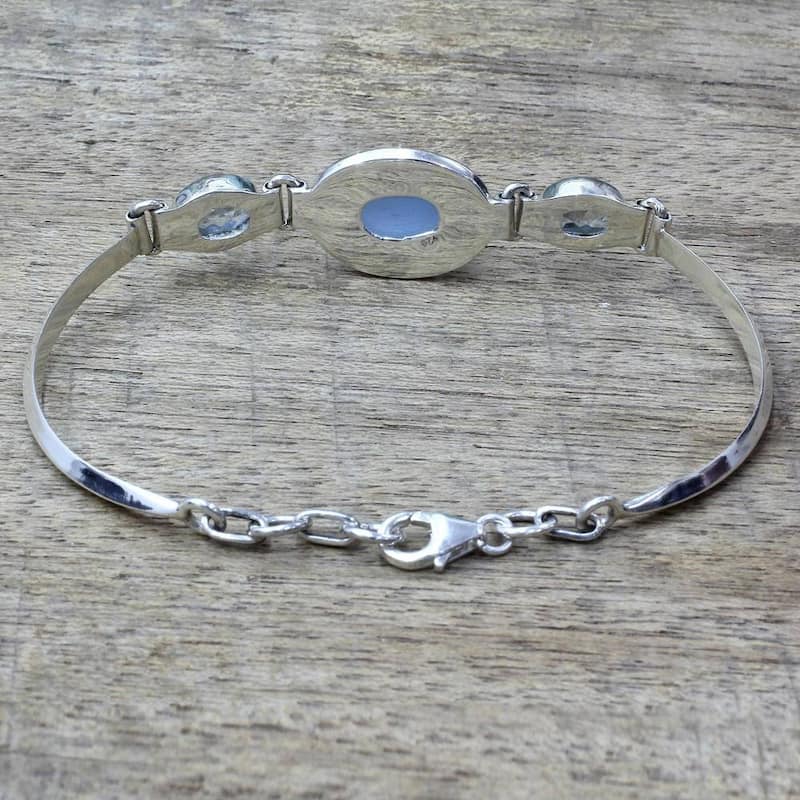 Handmade Sterling Silver 'Shining Blue' Topaz Chalcedony Bracelet (India)