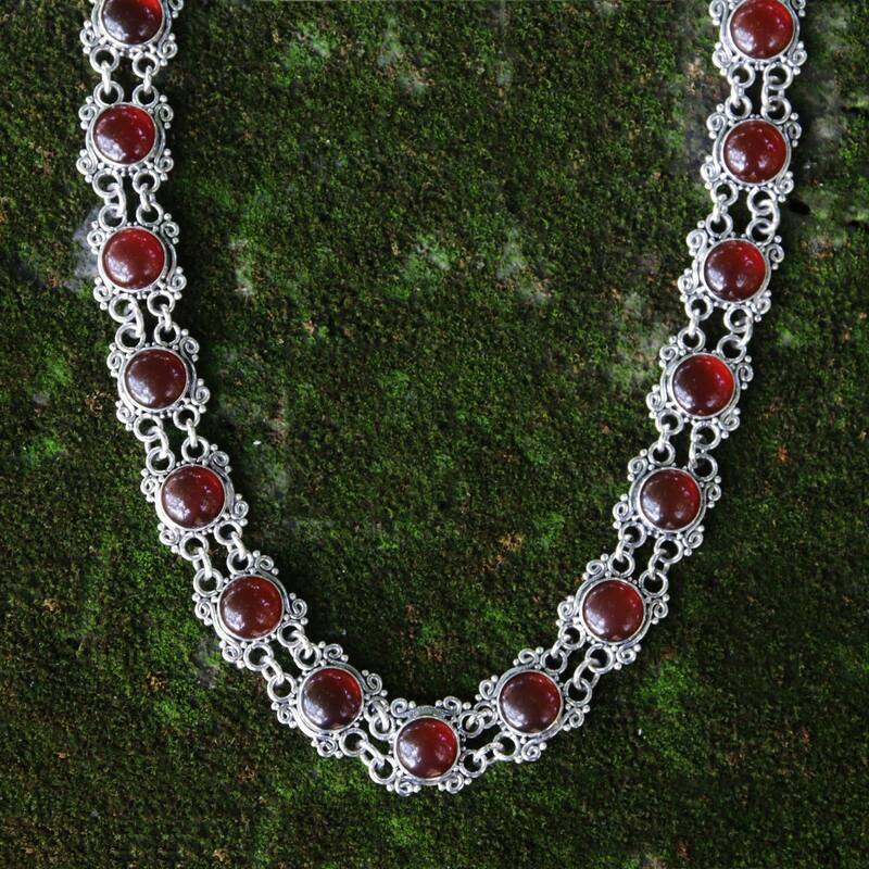 Handmade Sterling Silver 'Radiant Queen' Carnelian Choker (Indonesia)