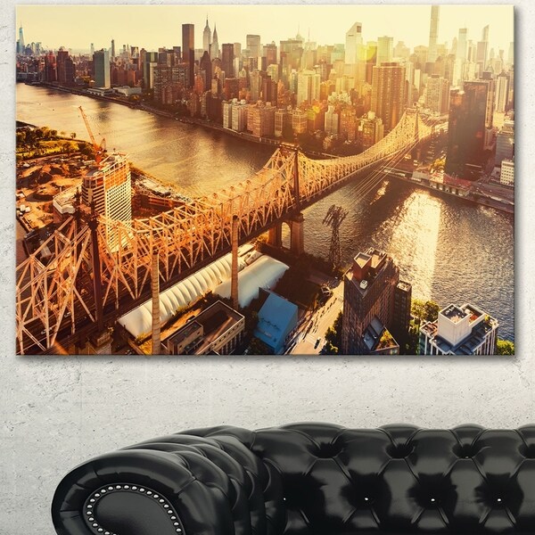 Designart 'Queensboro Bridge over East River' Large Cityscape Artwork on Canvas