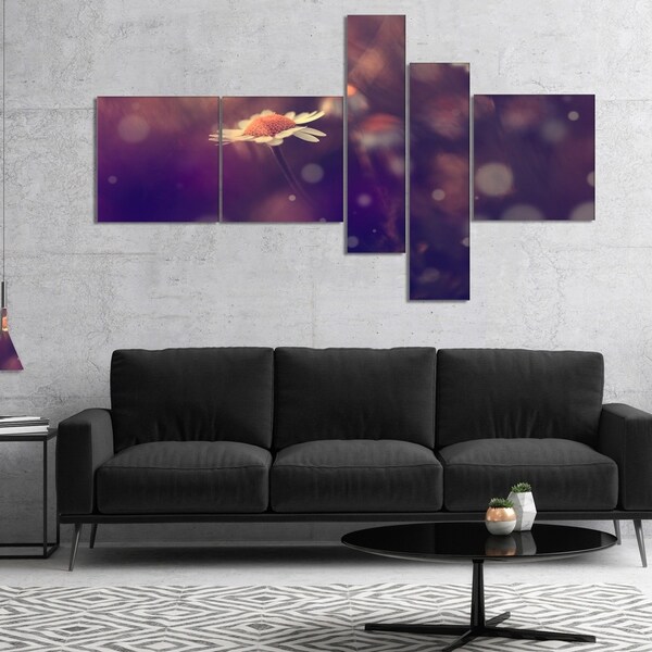 Designart 'Cute Vintage Flower With Bokeh' Floral Canvas Art Print
