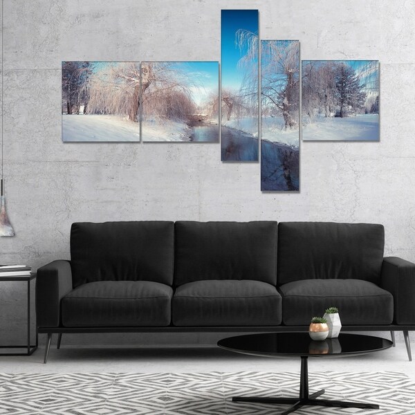 Designart 'Amazing Winter in City Park' Large Landscape Canvas Art Print