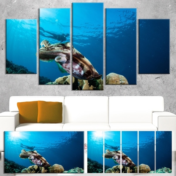Designart 'Broadclub Cuttlefish Underwater' Large Seashore Canvas Artwork Print