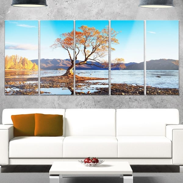 Designart 'Fall Lake Wanaka New Zealand' Large Landscape Glossy Metal