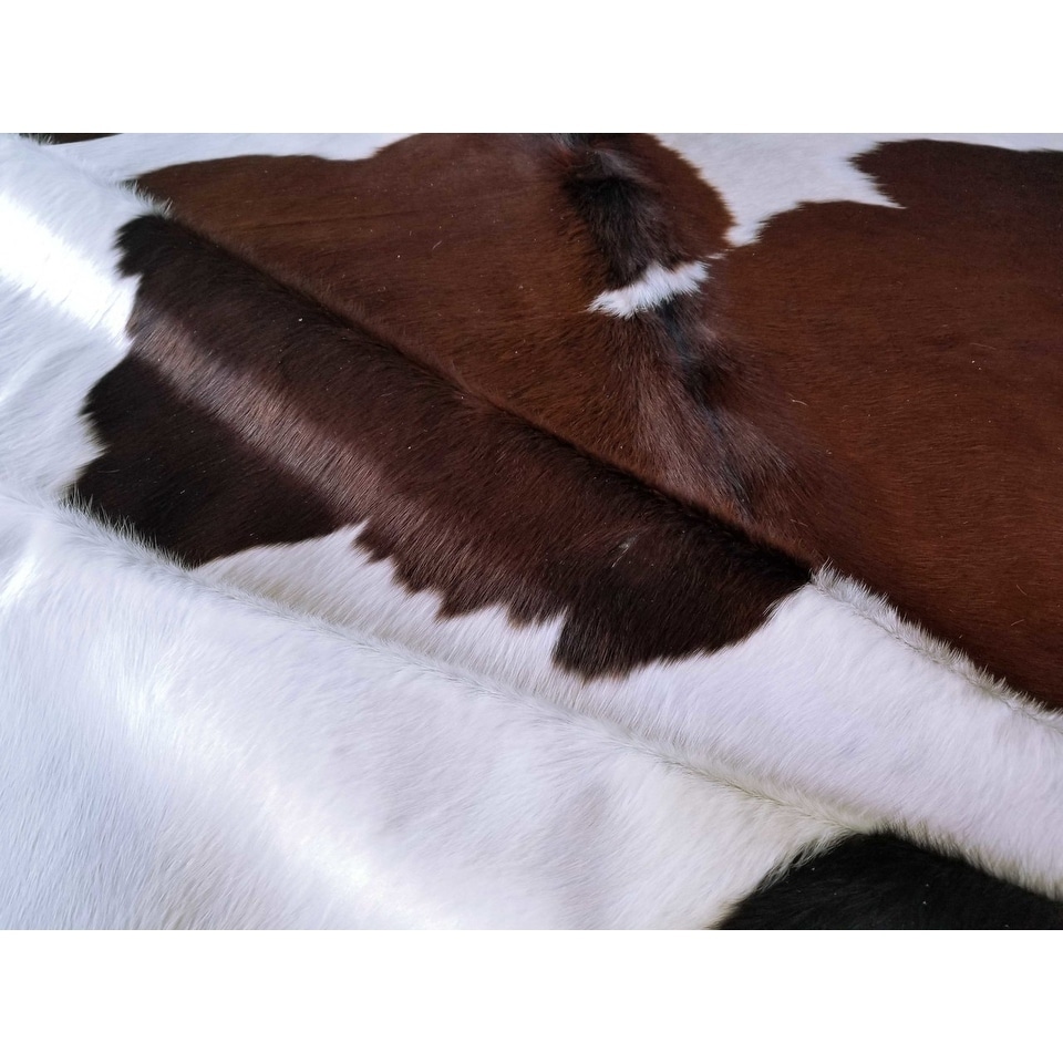 N/A Pergamino Chocolate and White Cowhide Rug Large