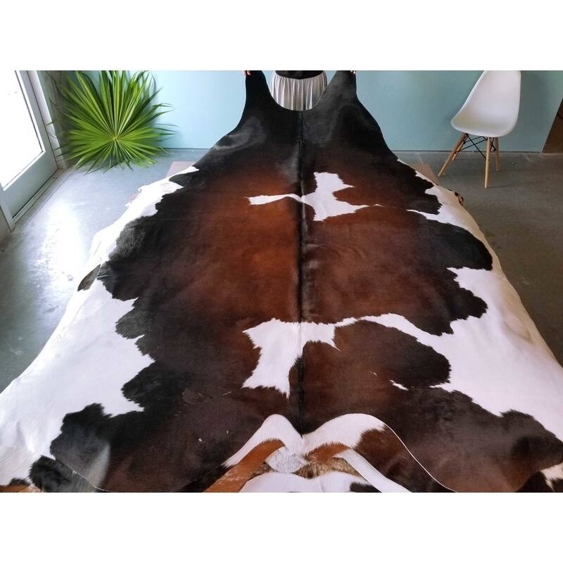 Pergamino Chocolate and White Cowhide Area Rug