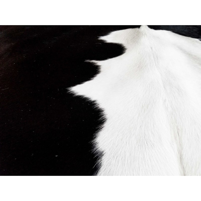 Pergamino Black and White Cowhide Rug