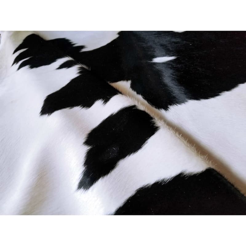 Pergamino Black and White Cowhide Rug