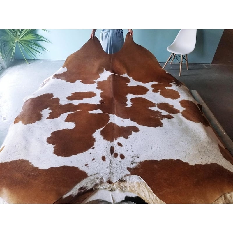 Pergamino Brown And White Cowhide Rug