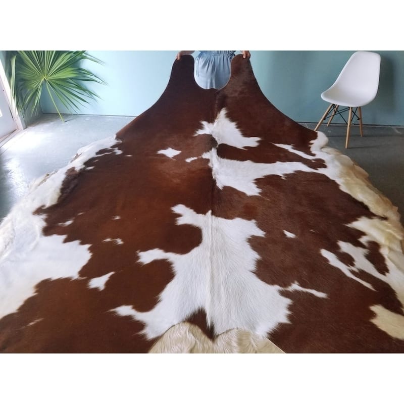 Pergamino Brown And White Cowhide Rug