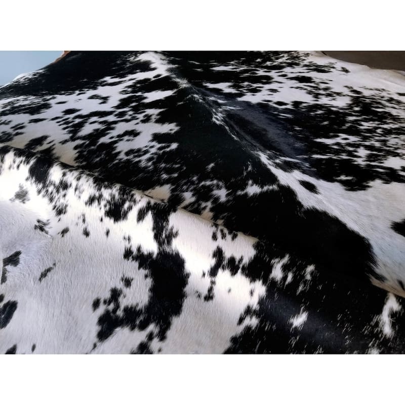 Pergamino Black Speckles Cowhide Rug
