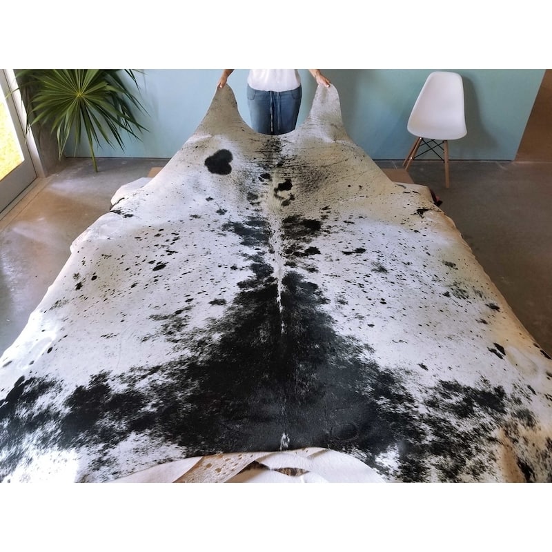 Pergamino Black Speckles Cowhide Rug