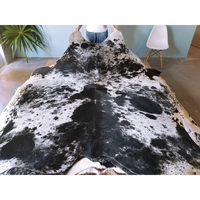 Pergamino Black Speckles Cowhide Rug