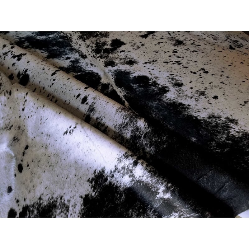 Pergamino Black Speckles Cowhide Rug