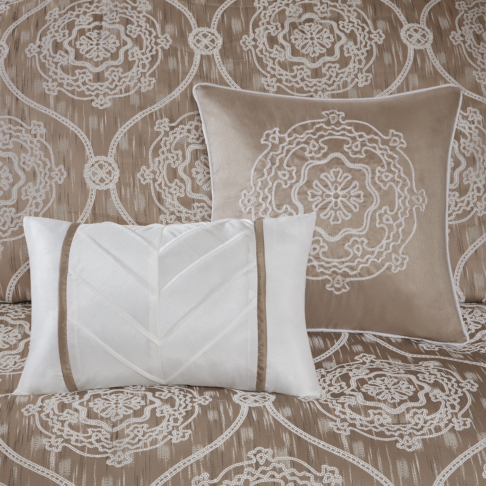 THE TOE （Madison Jacquard ） Amazon.com: Madison Park Odette Cozy Comforter Set Jacquard