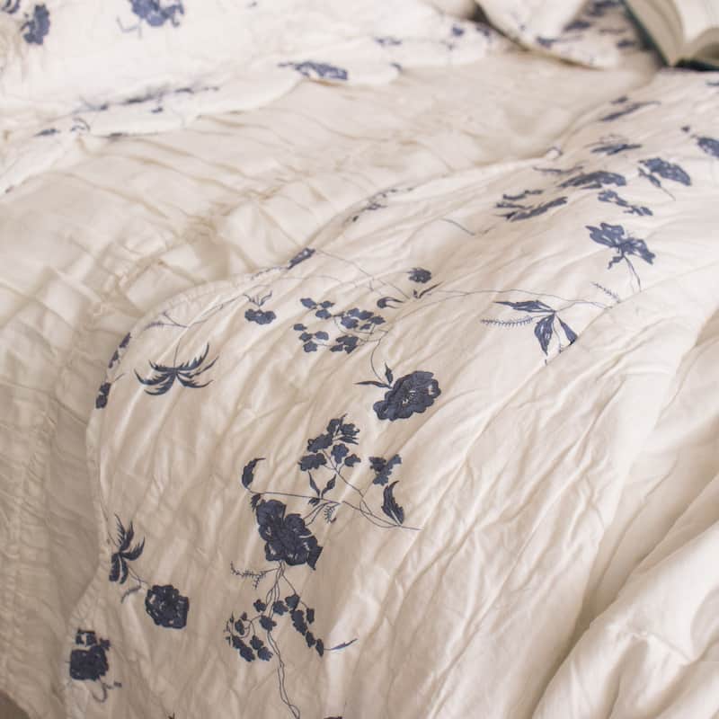 The Gray Barn Newgrange Reversible 3-piece Quilt Set