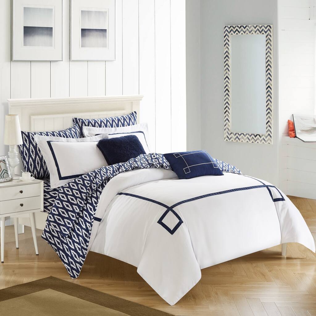 Carson Carrington Juelsminde 9-piece Reversible Navy/ White Bed in a Bag Comforter Set