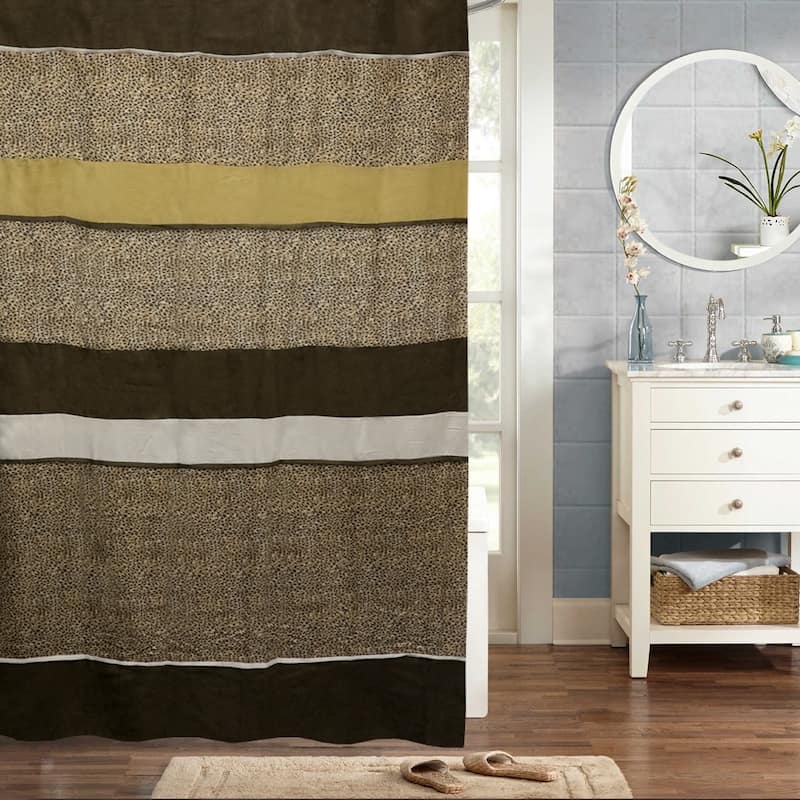 Wild Life Shower Curtain (70"x72")