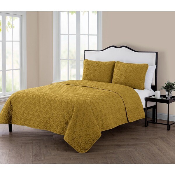 Carson Carrington Laitila 3 Piece Embossed Quilt Set