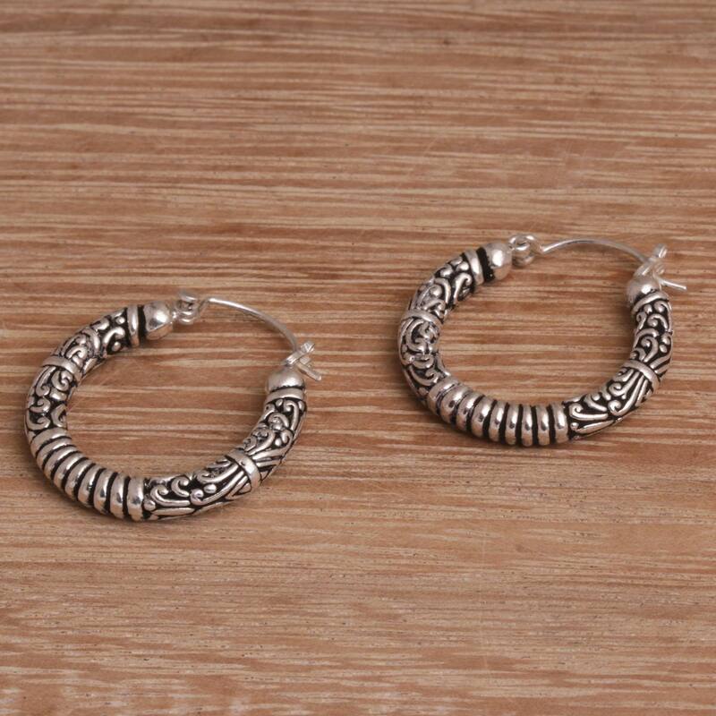 Handmade Sterling Silver Sterling Silver Lightweight Feeling Earrings (Indonesia) - 0.9*0.2