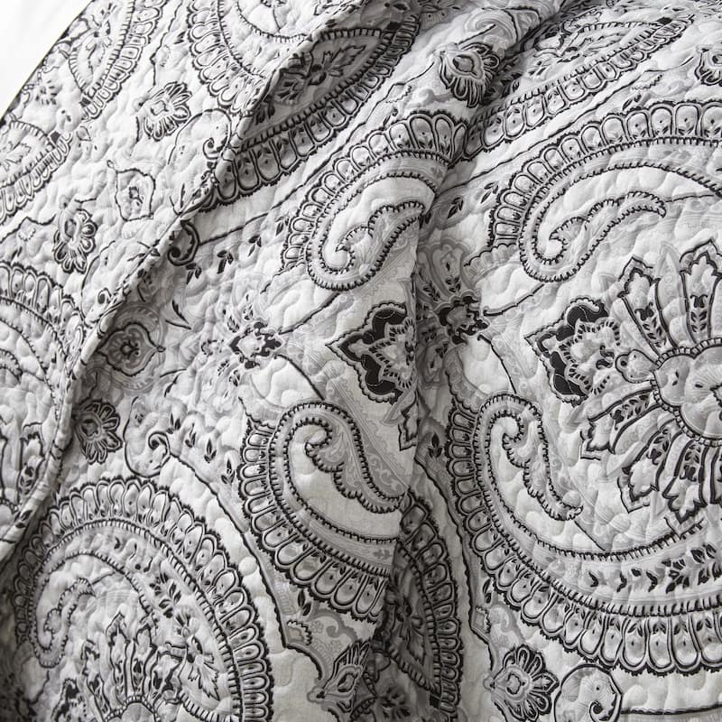 Lightweight Pure Melody 3-piece Paisley Quilt Set