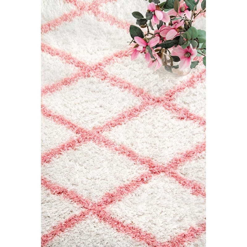 Brooklyn Rug Co Soft and Plush Cloudy Shag Diamond Rug