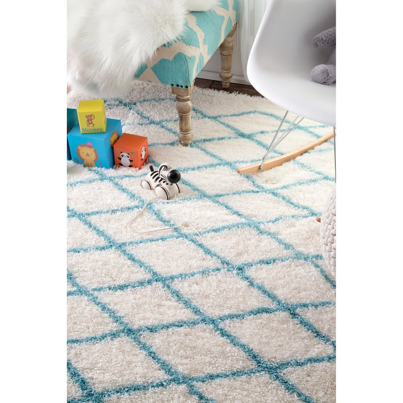 Brooklyn Rug Co Soft and Plush Cloudy Shag Diamond Rug