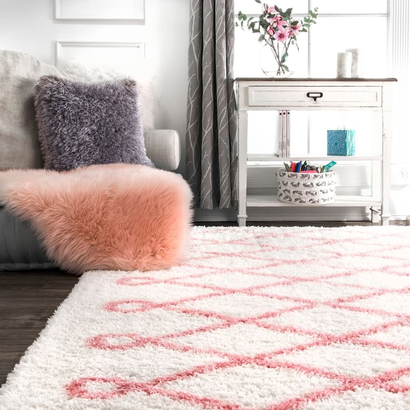 Brooklyn Rug Co Soft and Plush Cloudy Shag Diamond Rug