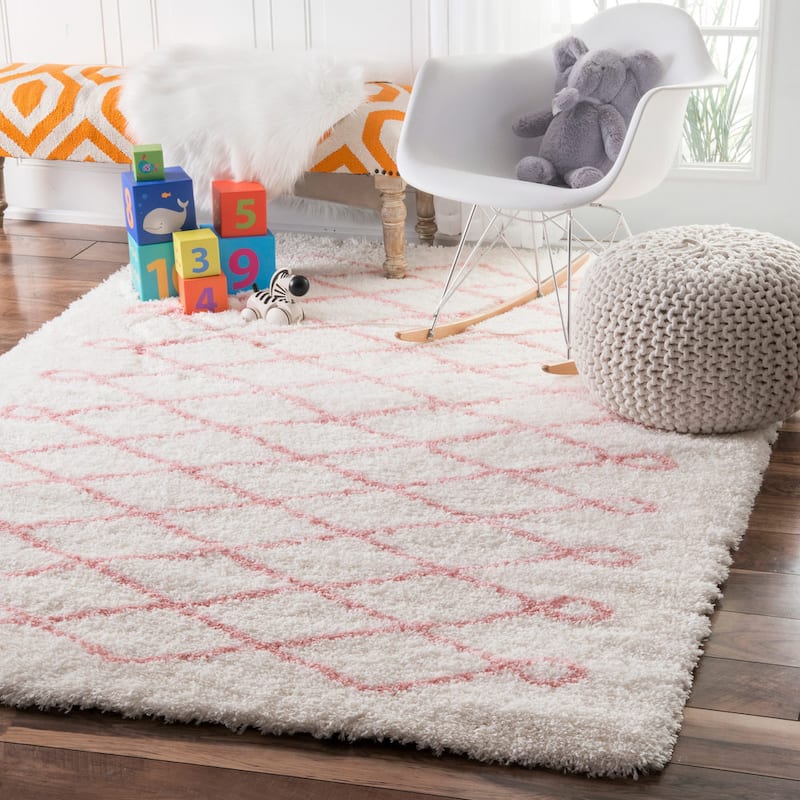 Brooklyn Rug Co Soft and Plush Cloudy Shag Diamond Rug