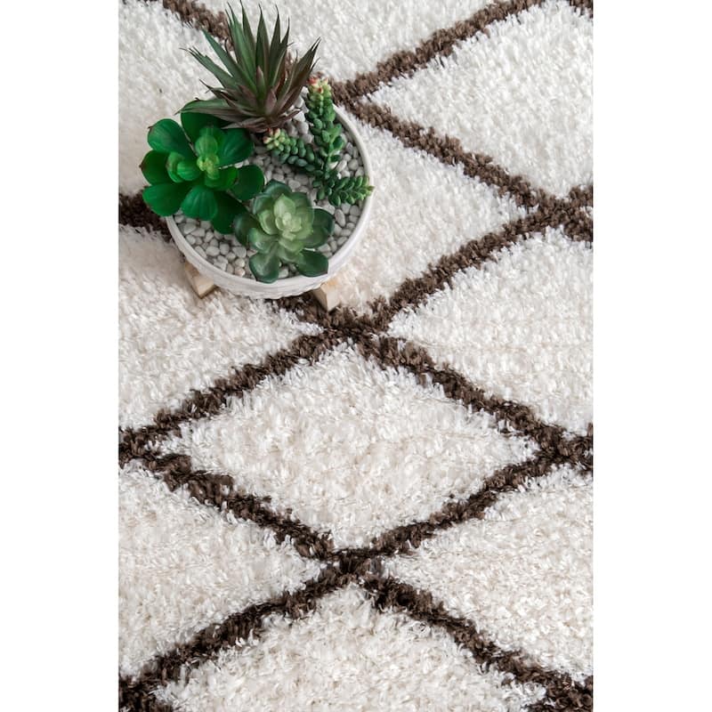 Brooklyn Rug Co Soft and Plush Cloudy Shag Diamond Rug