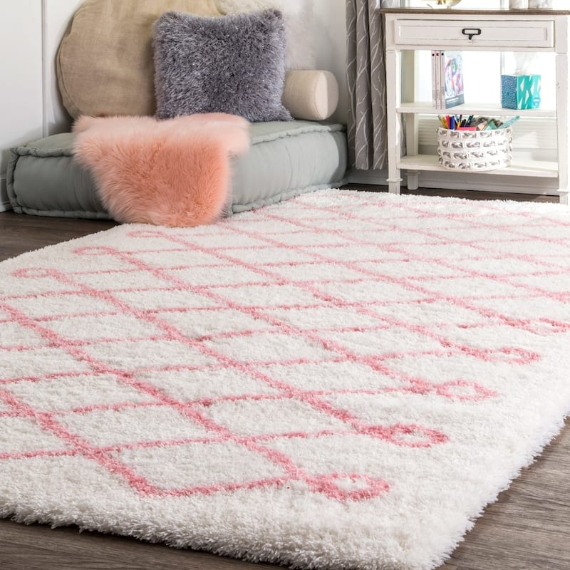 Brooklyn Rug Co Soft and Plush Cloudy Shag Diamond Rug