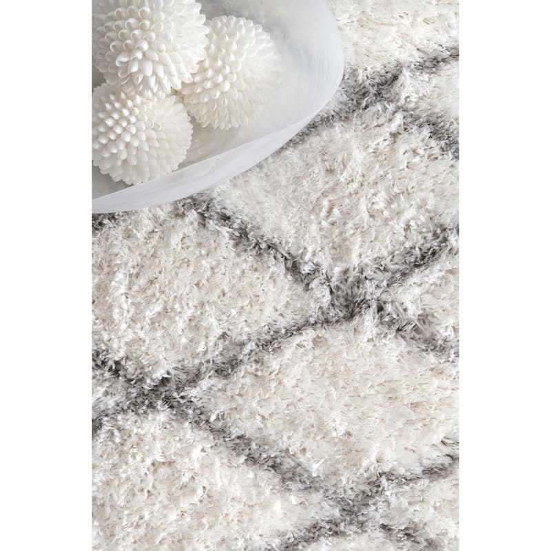 Brooklyn Rug Co Soft and Plush Cloudy Shag Diamond Rug