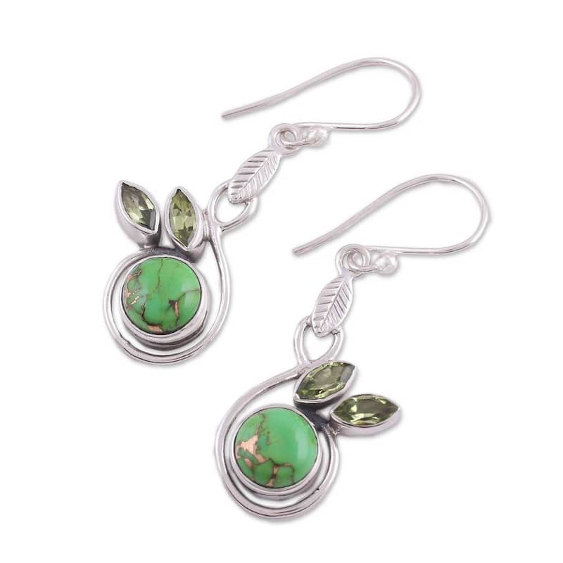 NOVICA Handmade Sterling Silver 'Spring Beauty' Peridot Earrings (India) - 1.7*0.6