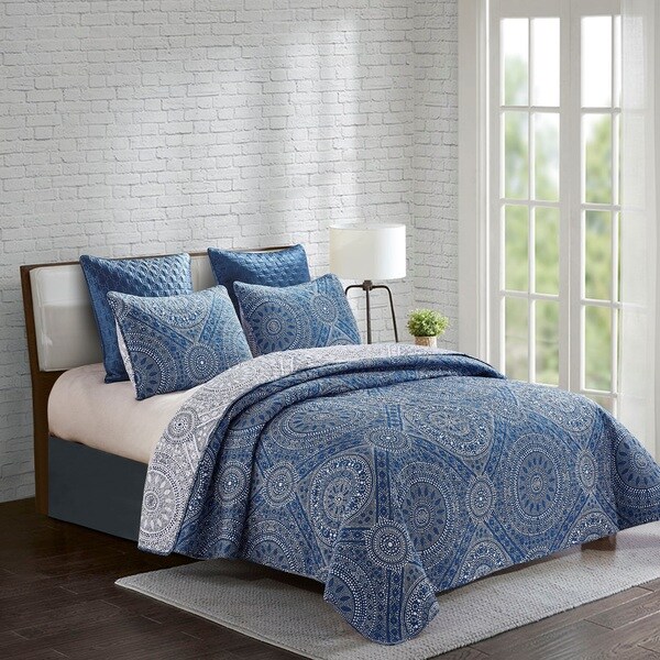 Shop Jakarta Medallion Reversible 3piece Quilt Set Free Shipping